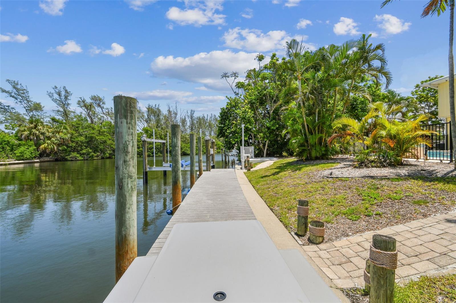 Image 90 of 92 For 10104 Sandpiper Road E