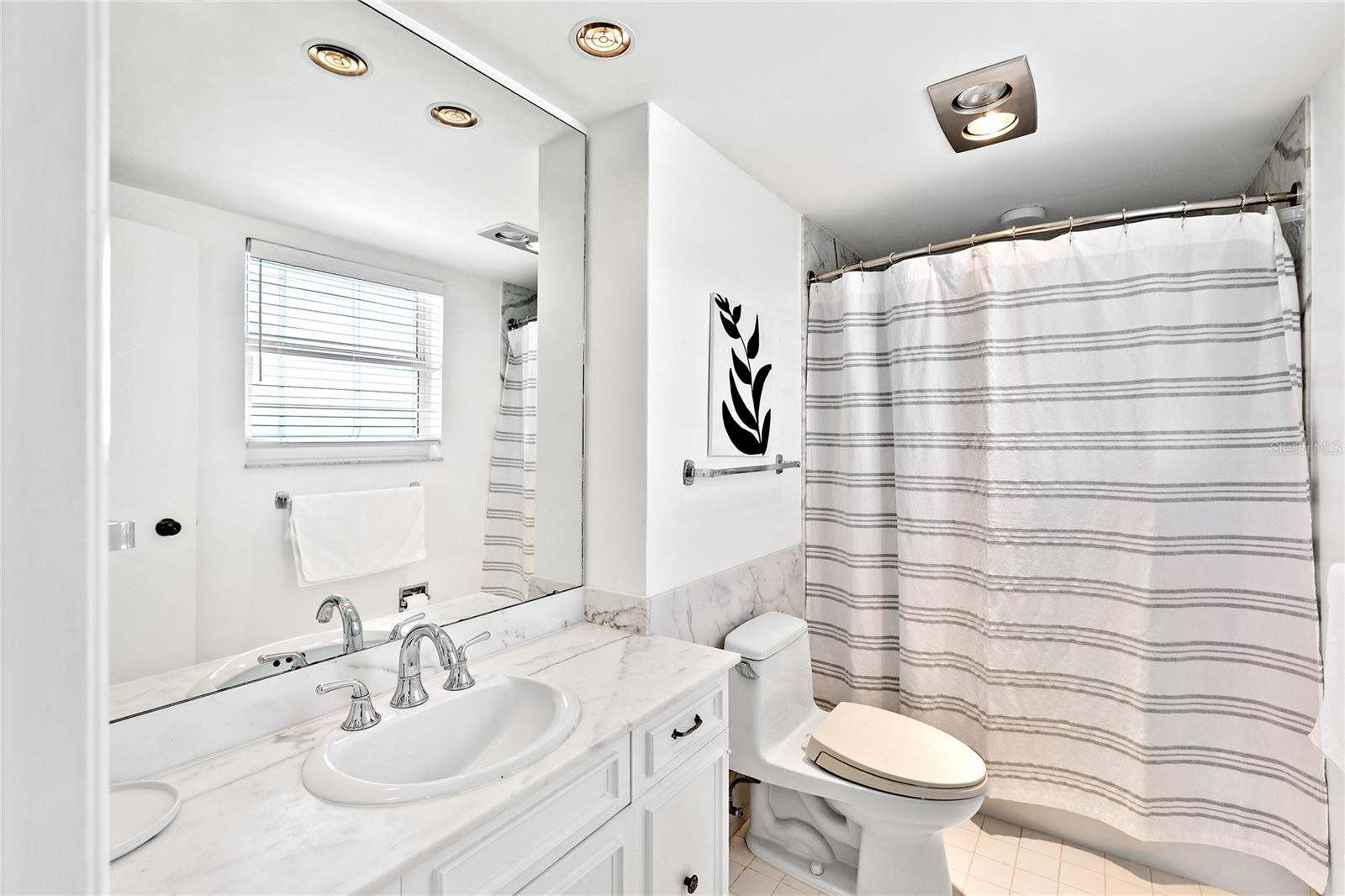 Image 13 of 41 For 601 Longboat Club Road 504s