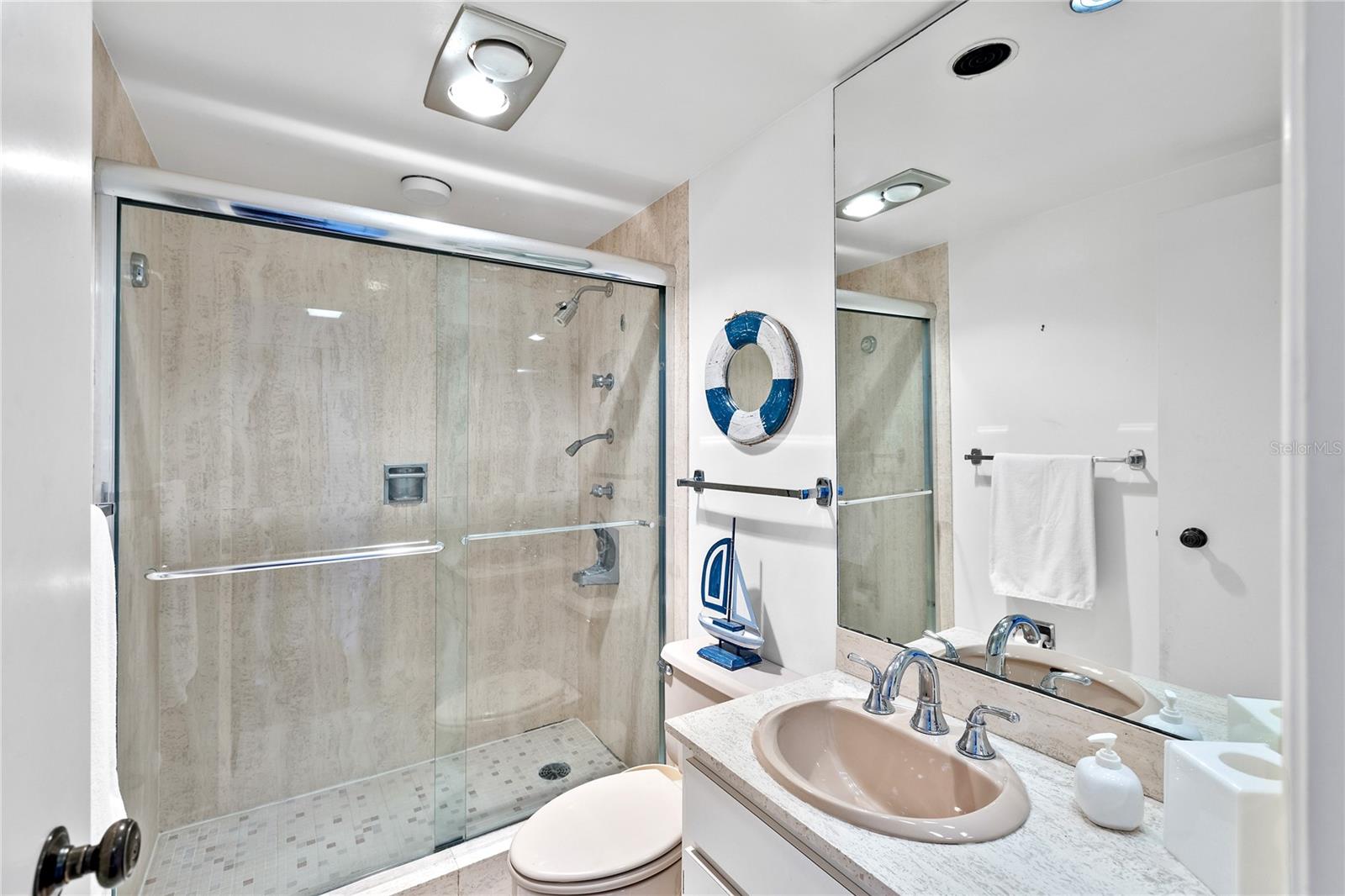 Image 17 of 41 For 601 Longboat Club Road 504s