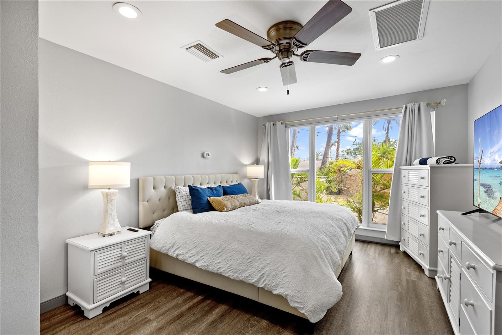 Image 26 of 41 For 601 Longboat Club Road 504s