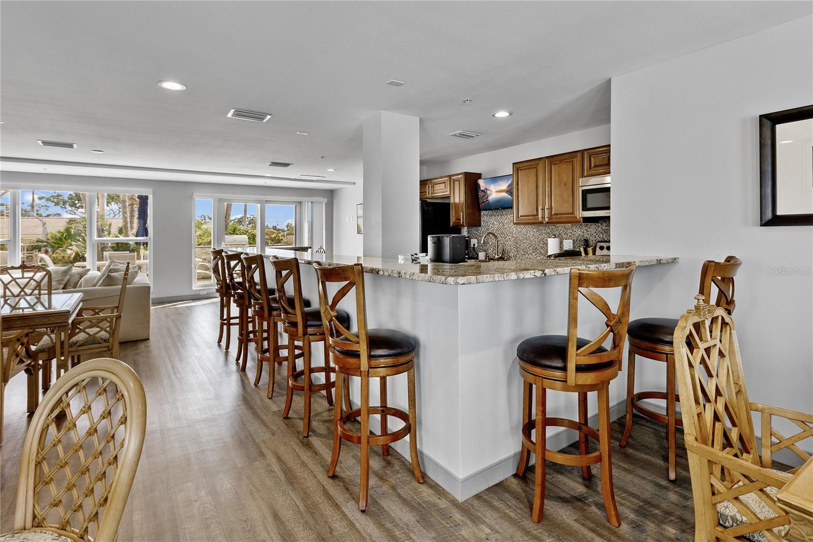 Image 28 of 41 For 601 Longboat Club Road 504s