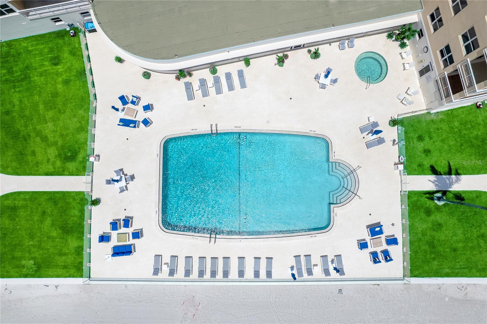 Image 32 of 41 For 601 Longboat Club Road 504s