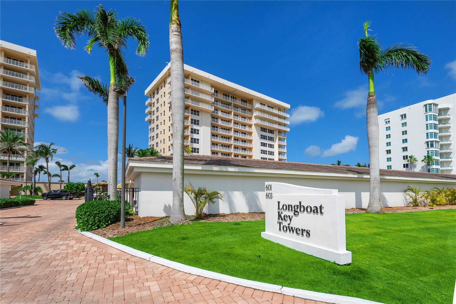 Image 37 of 41 For 601 Longboat Club Road 504s