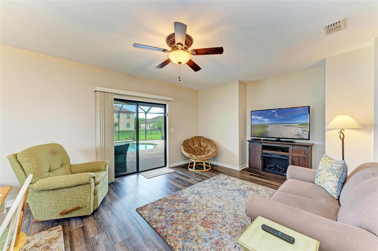 Image 18 of 55 For 7410 61 Street E