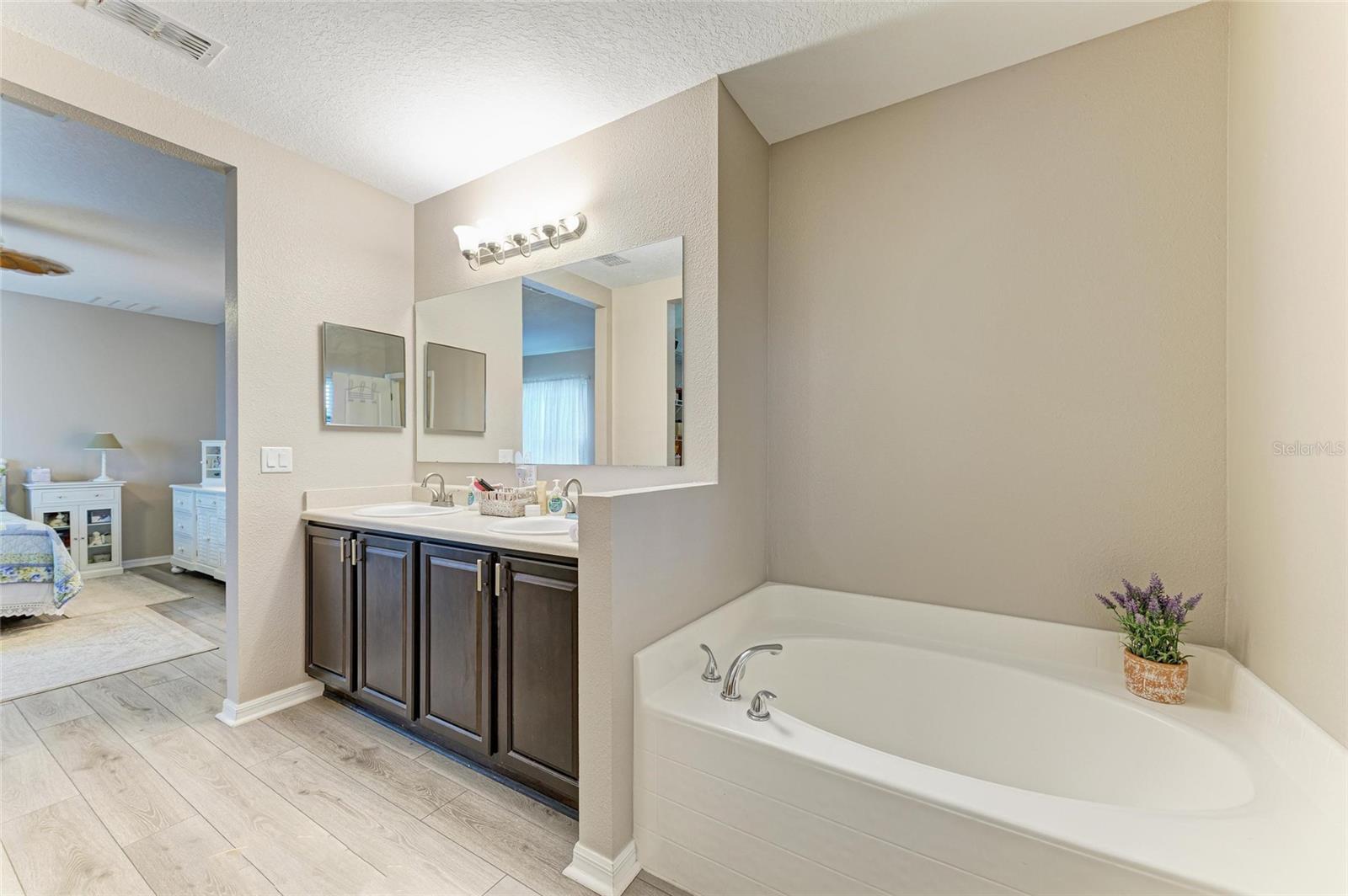 Image 24 of 55 For 7410 61 Street E
