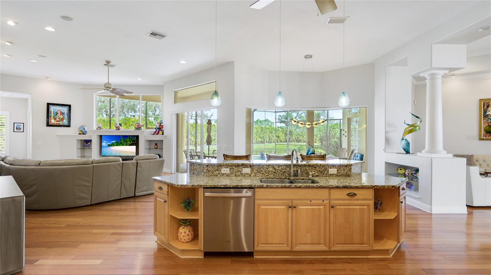 Image 18 of 56 For 7081 Grassland Court