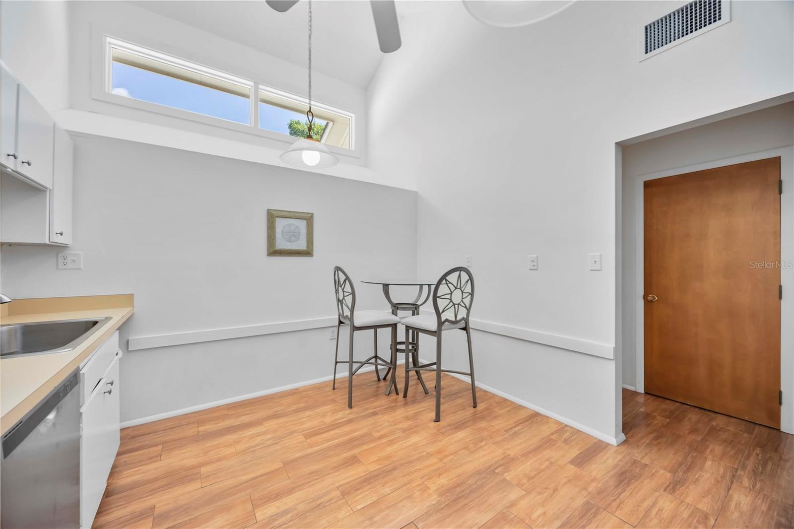 Image 27 of 62 For 7926 Woodpointe Court 29