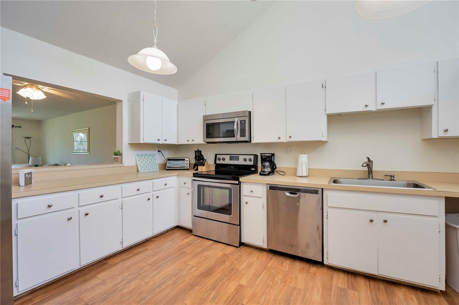 Image 30 of 62 For 7926 Woodpointe Court 29