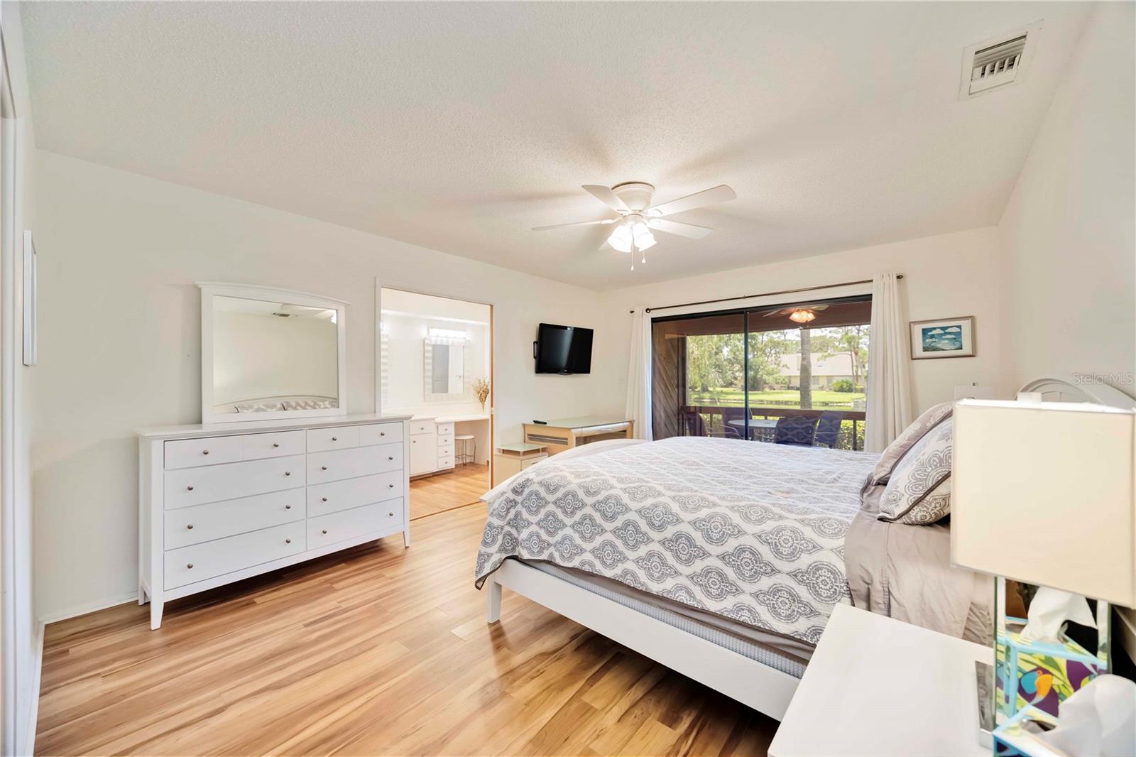 Image 31 of 62 For 7926 Woodpointe Court 29