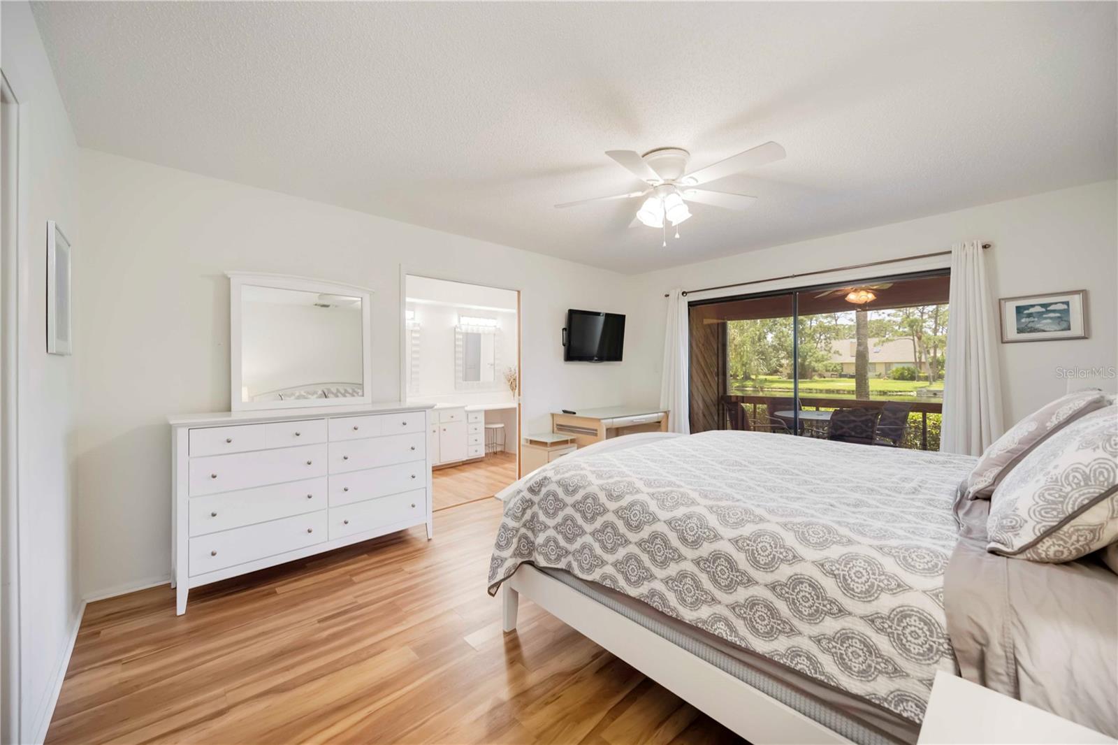Image 32 of 62 For 7926 Woodpointe Court 29