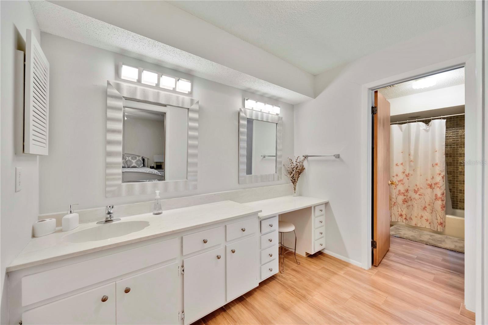 Image 37 of 62 For 7926 Woodpointe Court 29