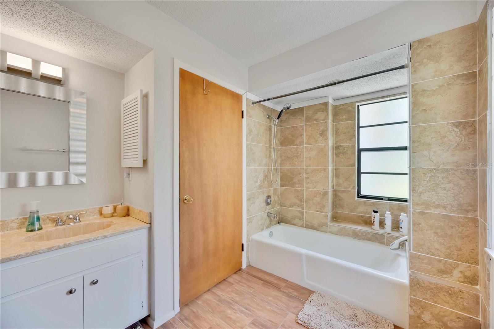 Image 43 of 62 For 7926 Woodpointe Court 29