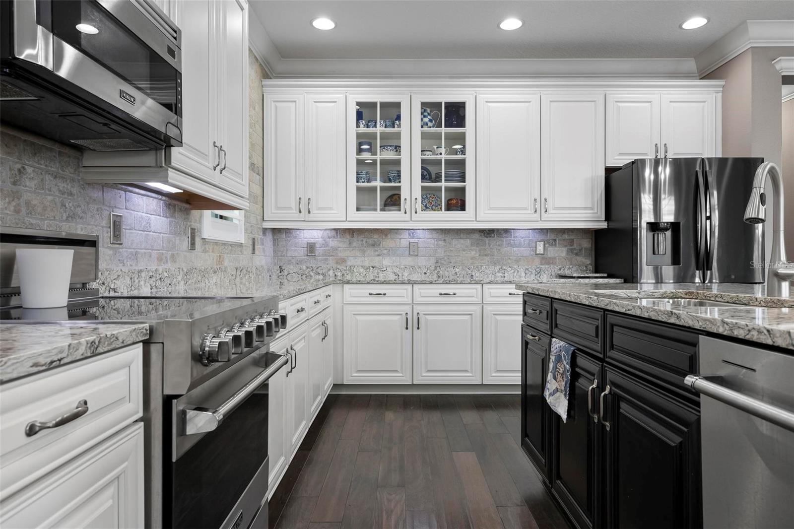 Image 21 of 63 For 7020 Island Queen Court