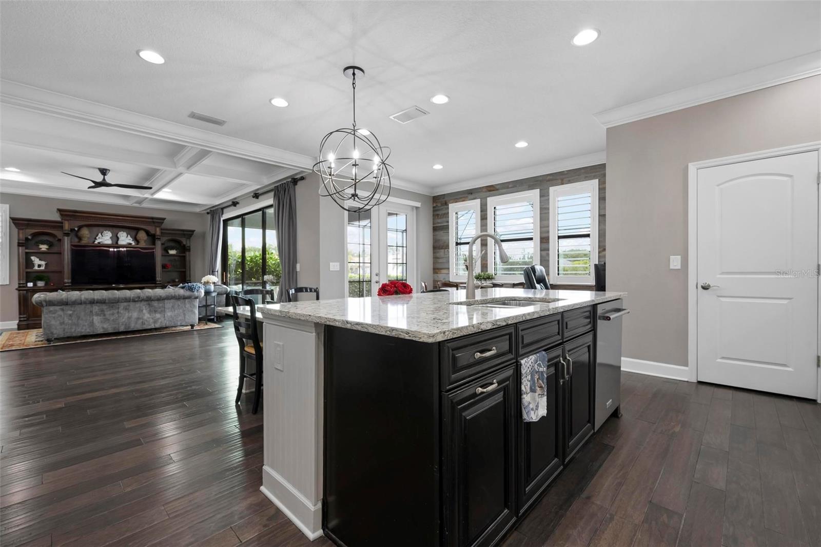 Image 22 of 63 For 7020 Island Queen Court