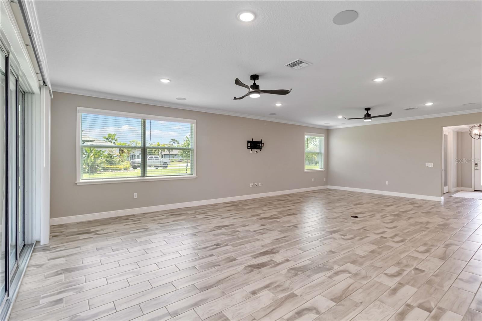 Image 16 of 61 For 14914 15th Street E