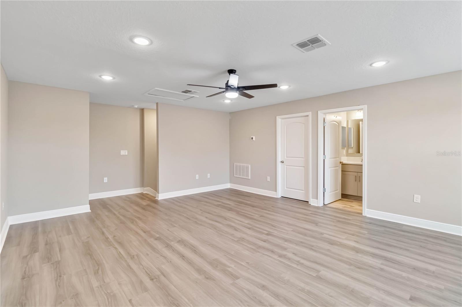 Image 32 of 61 For 14914 15th Street E