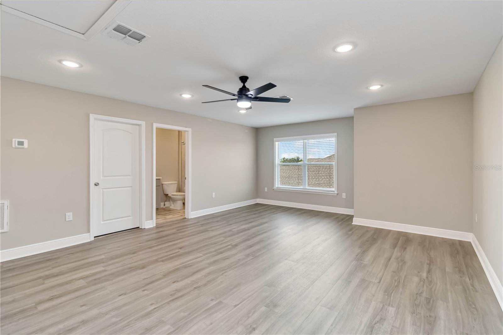 Image 33 of 61 For 14914 15th Street E