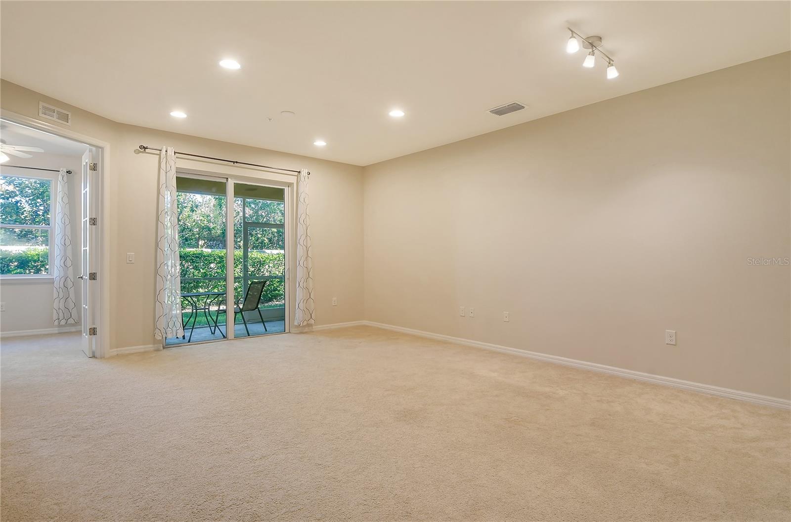 Image 6 of 47 For 5450 Soapstone Place 9-103