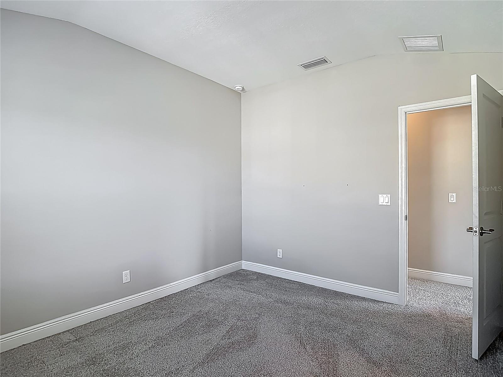 Listing photo id 37 for 30073 Southwell Lane