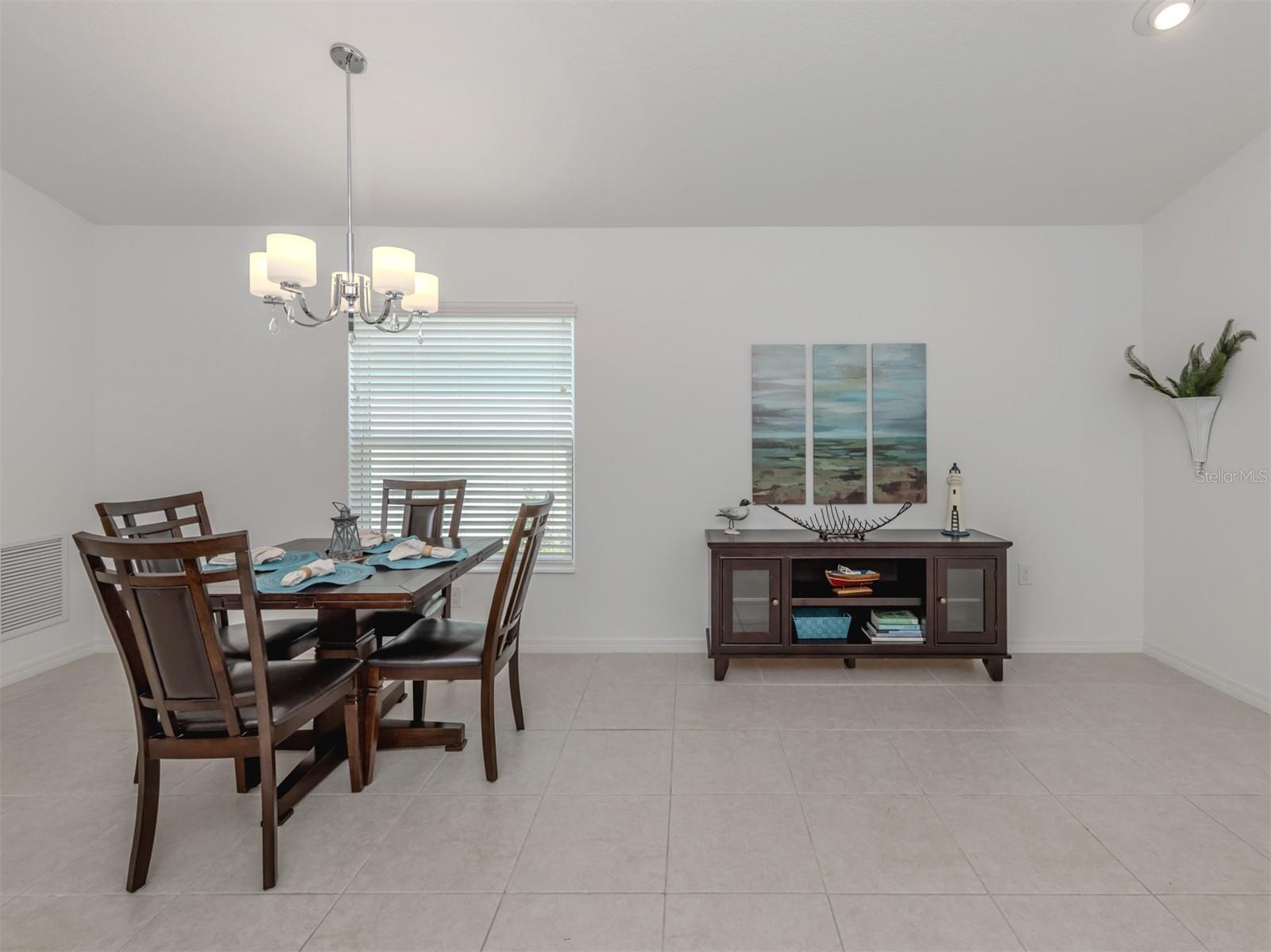 Image 11 of 80 For 12682 Shimmering Oak Circle