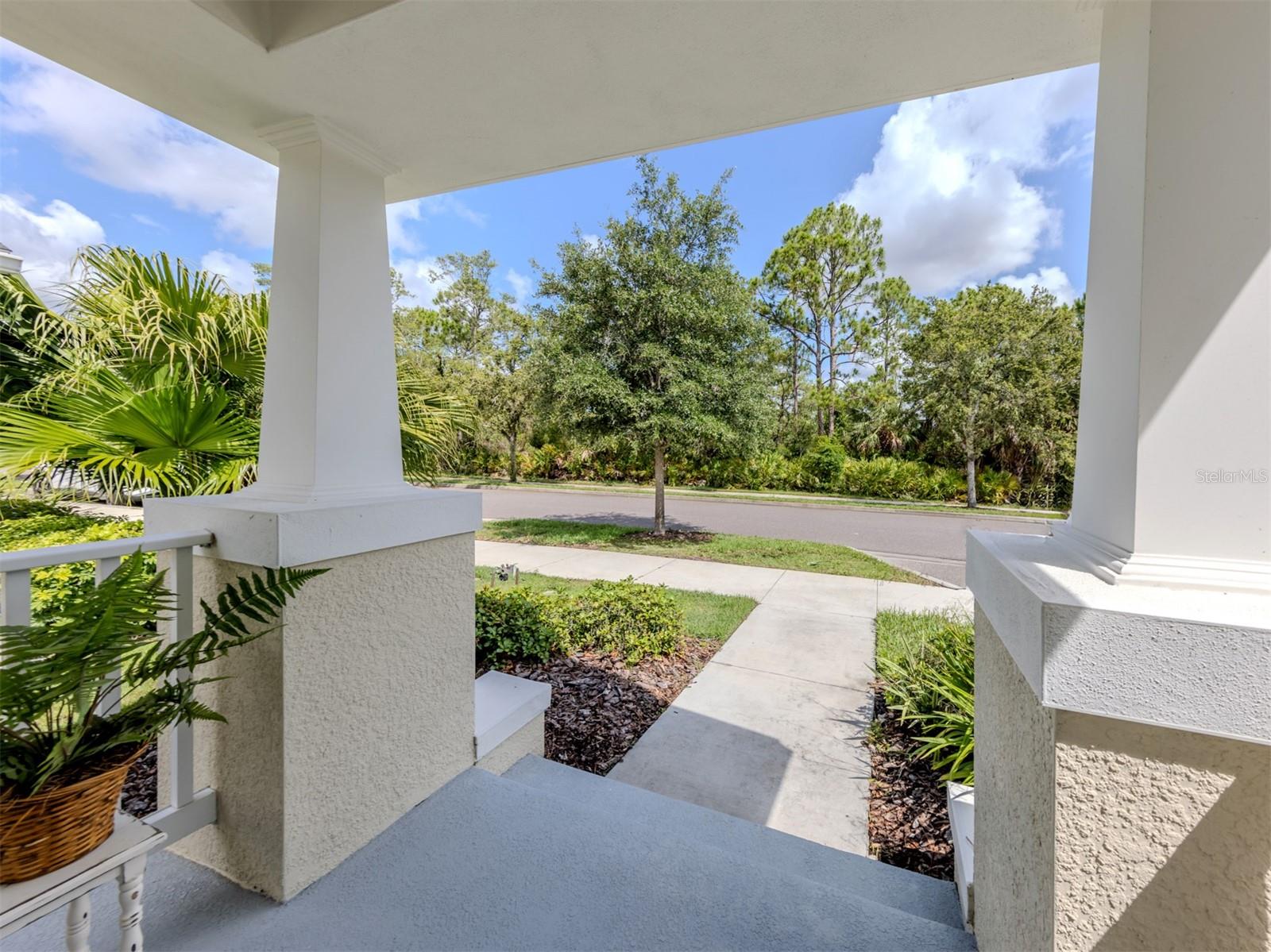 Image 4 of 80 For 12682 Shimmering Oak Circle