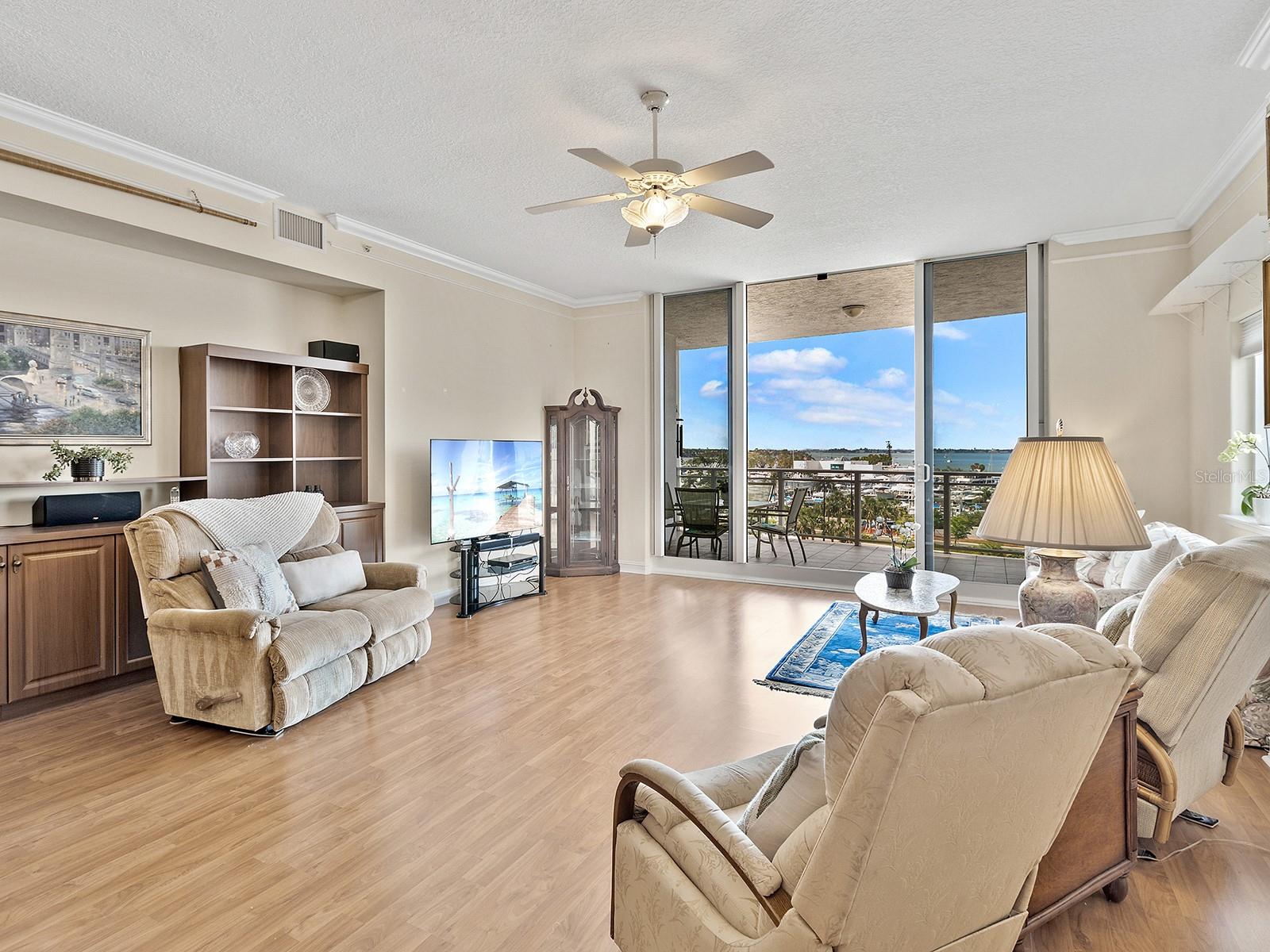 Image 13 of 47 For 1233 Gulfstream Avenue 401