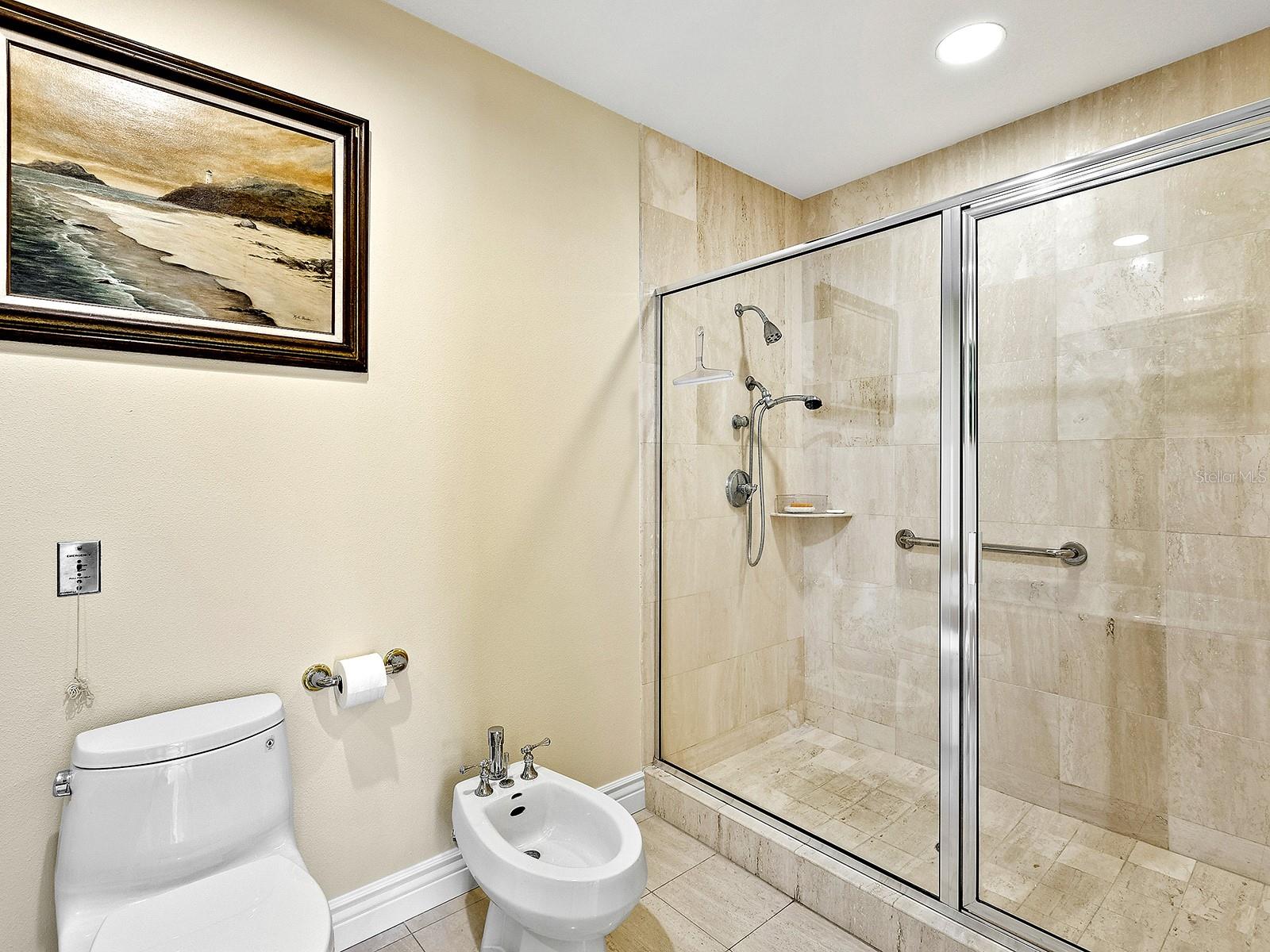 Image 27 of 47 For 1233 Gulfstream Avenue 401