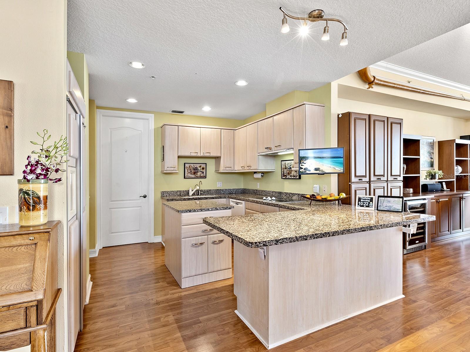 Image 7 of 47 For 1233 Gulfstream Avenue 401