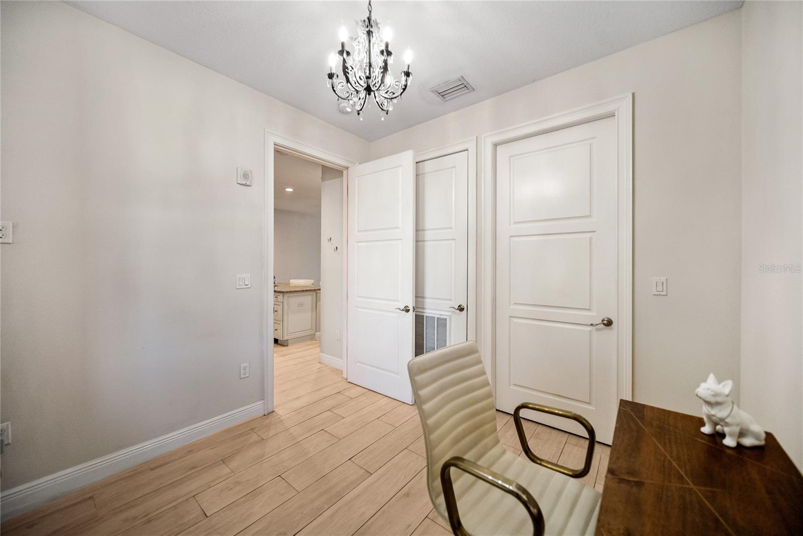 Image 11 of 74 For 525 Orange Avenue 302