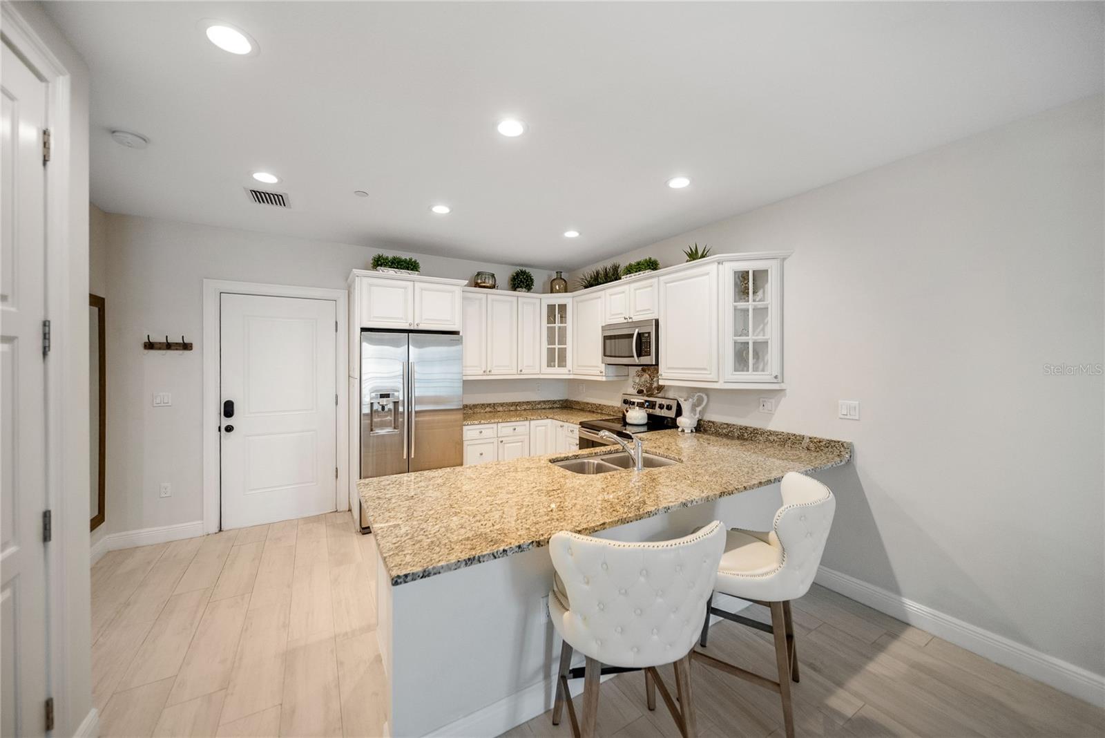 Image 12 of 74 For 525 Orange Avenue 302