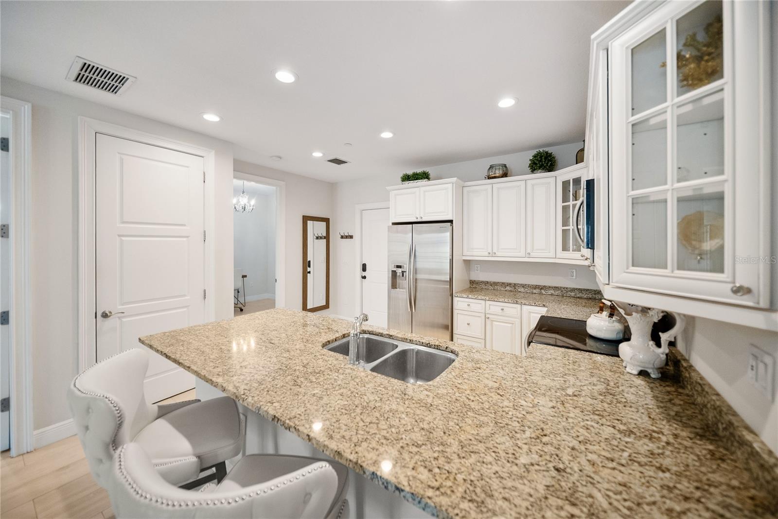 Image 13 of 74 For 525 Orange Avenue 302