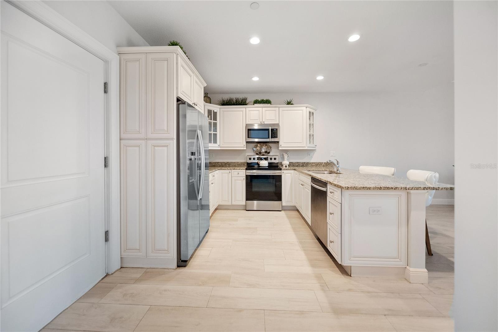 Image 15 of 74 For 525 Orange Avenue 302