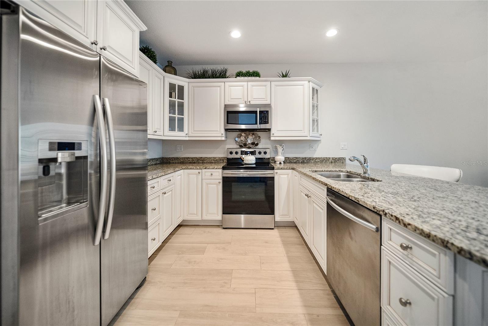 Image 16 of 74 For 525 Orange Avenue 302