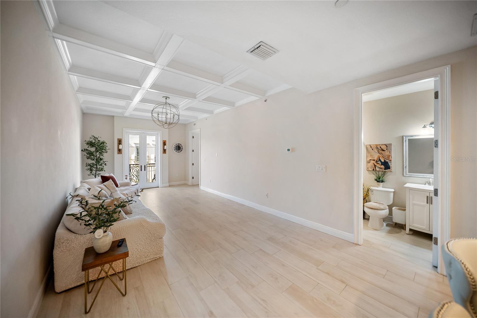 Image 22 of 74 For 525 Orange Avenue 302