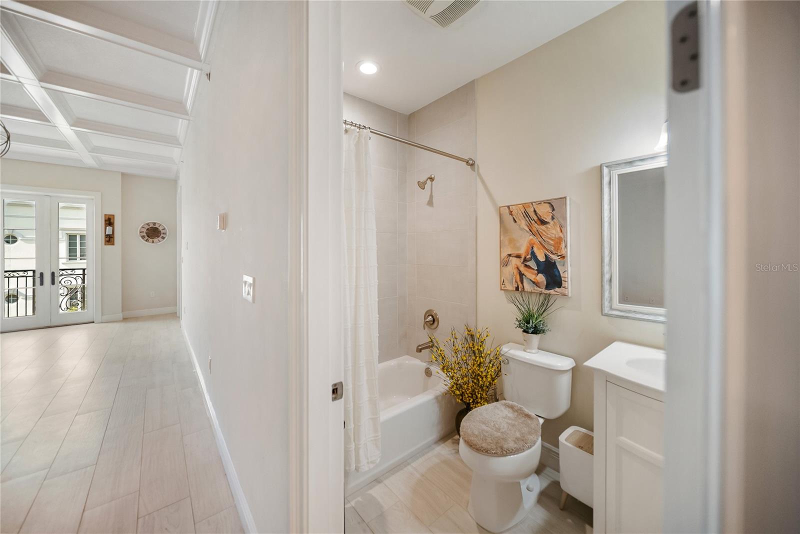 Image 25 of 74 For 525 Orange Avenue 302
