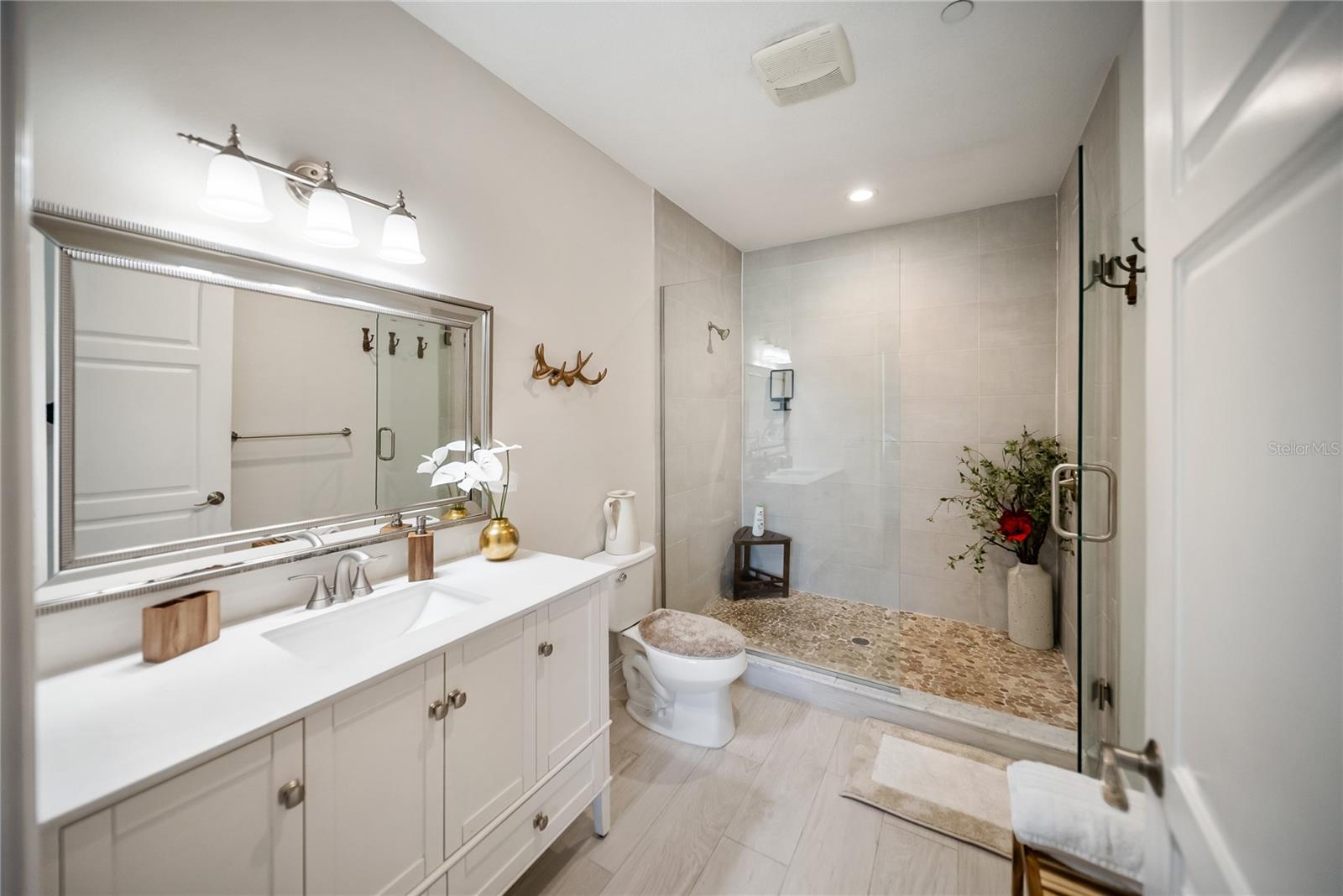 Image 38 of 74 For 525 Orange Avenue 302
