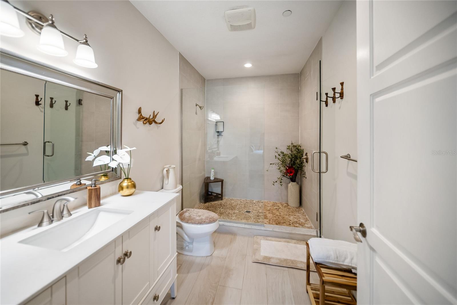 Image 40 of 74 For 525 Orange Avenue 302