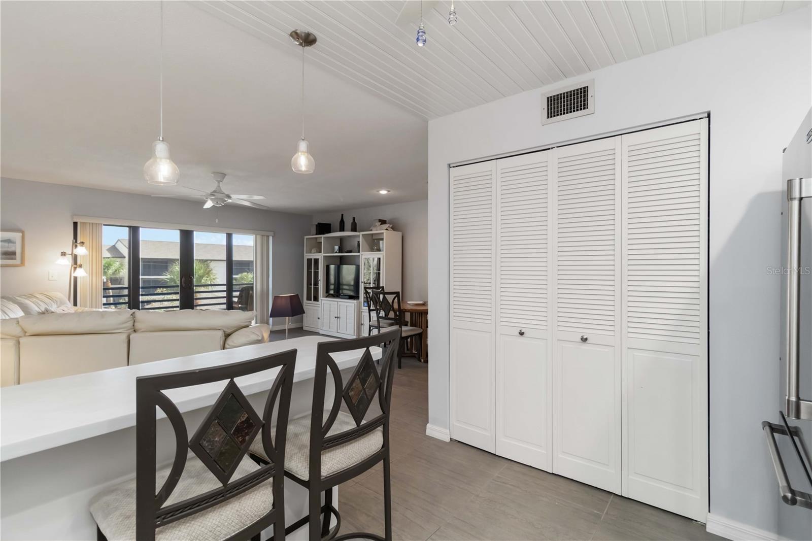 Image 10 of 39 For 2729 North Beach Road 212