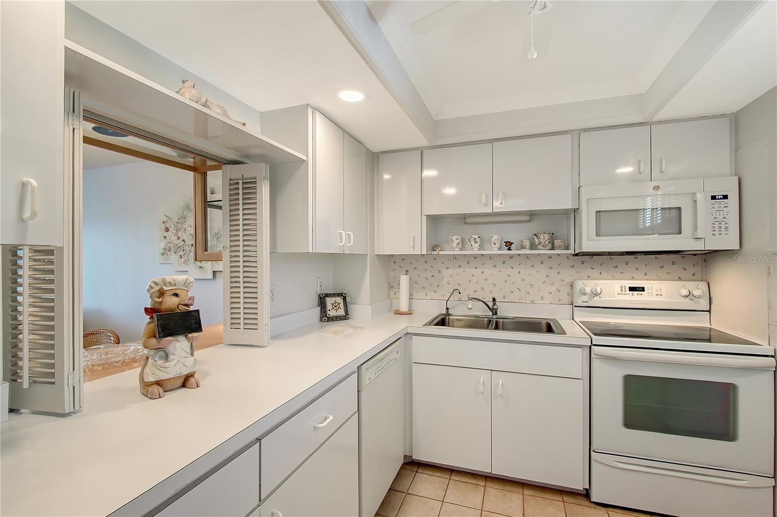 Image 13 of 37 For 1350 Portofino Drive 402