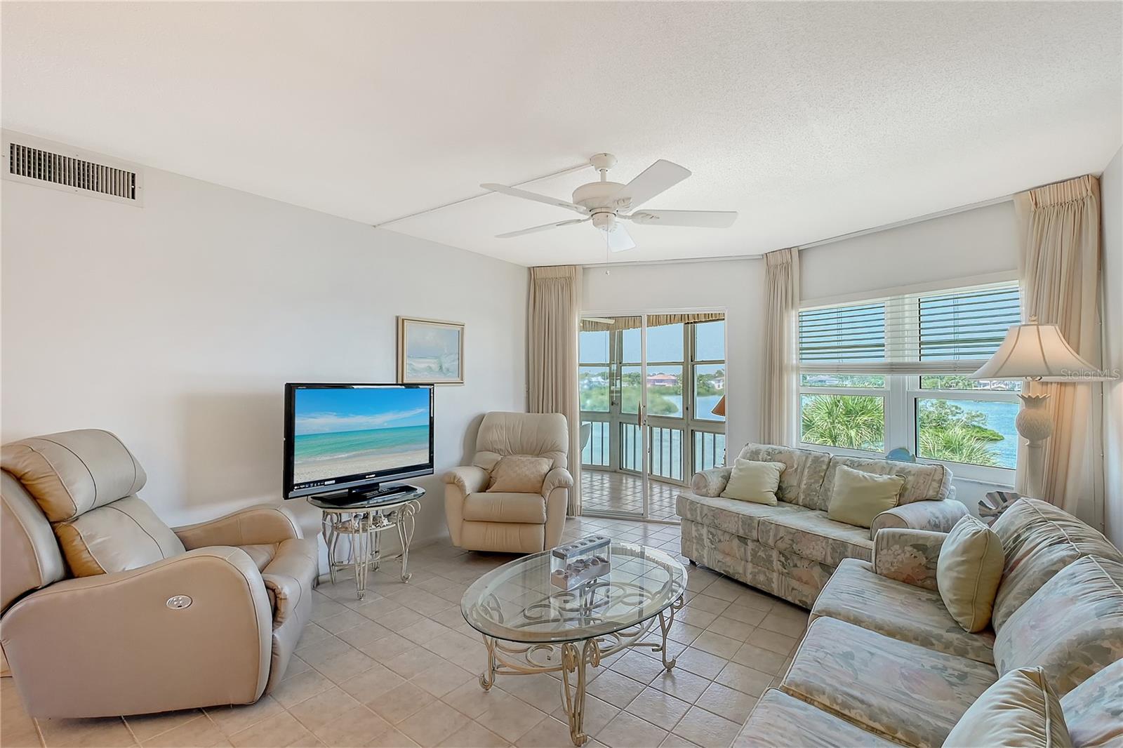 Image 6 of 37 For 1350 Portofino Drive 402