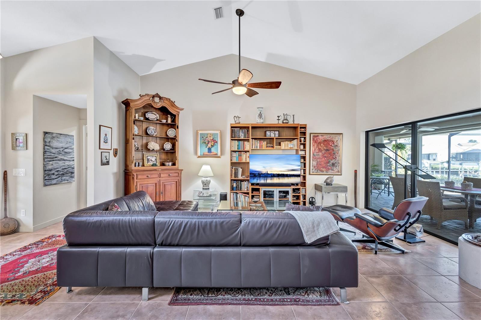 Image 11 of 97 For 105 Inlets Boulevard 105