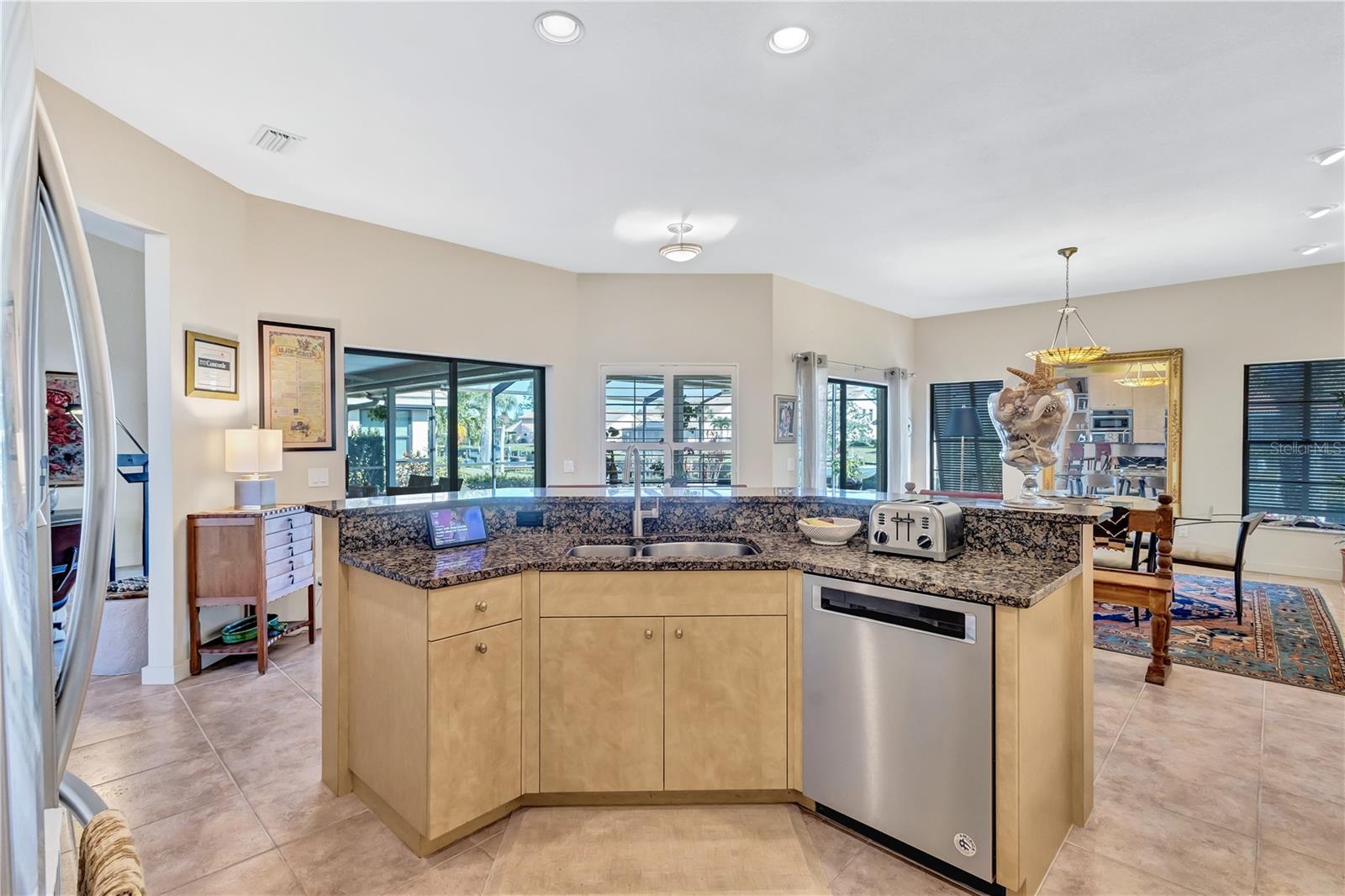 Image 24 of 97 For 105 Inlets Boulevard 105