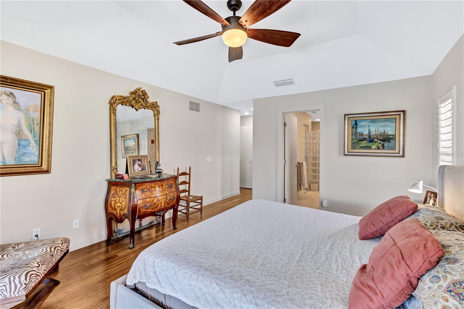 Image 33 of 97 For 105 Inlets Boulevard 105