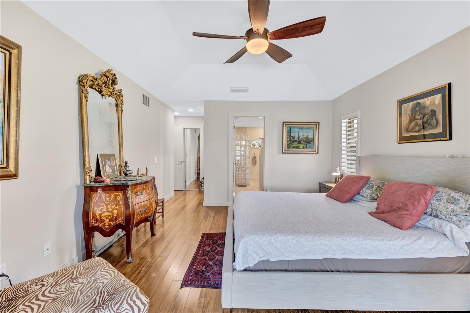 Image 34 of 97 For 105 Inlets Boulevard 105