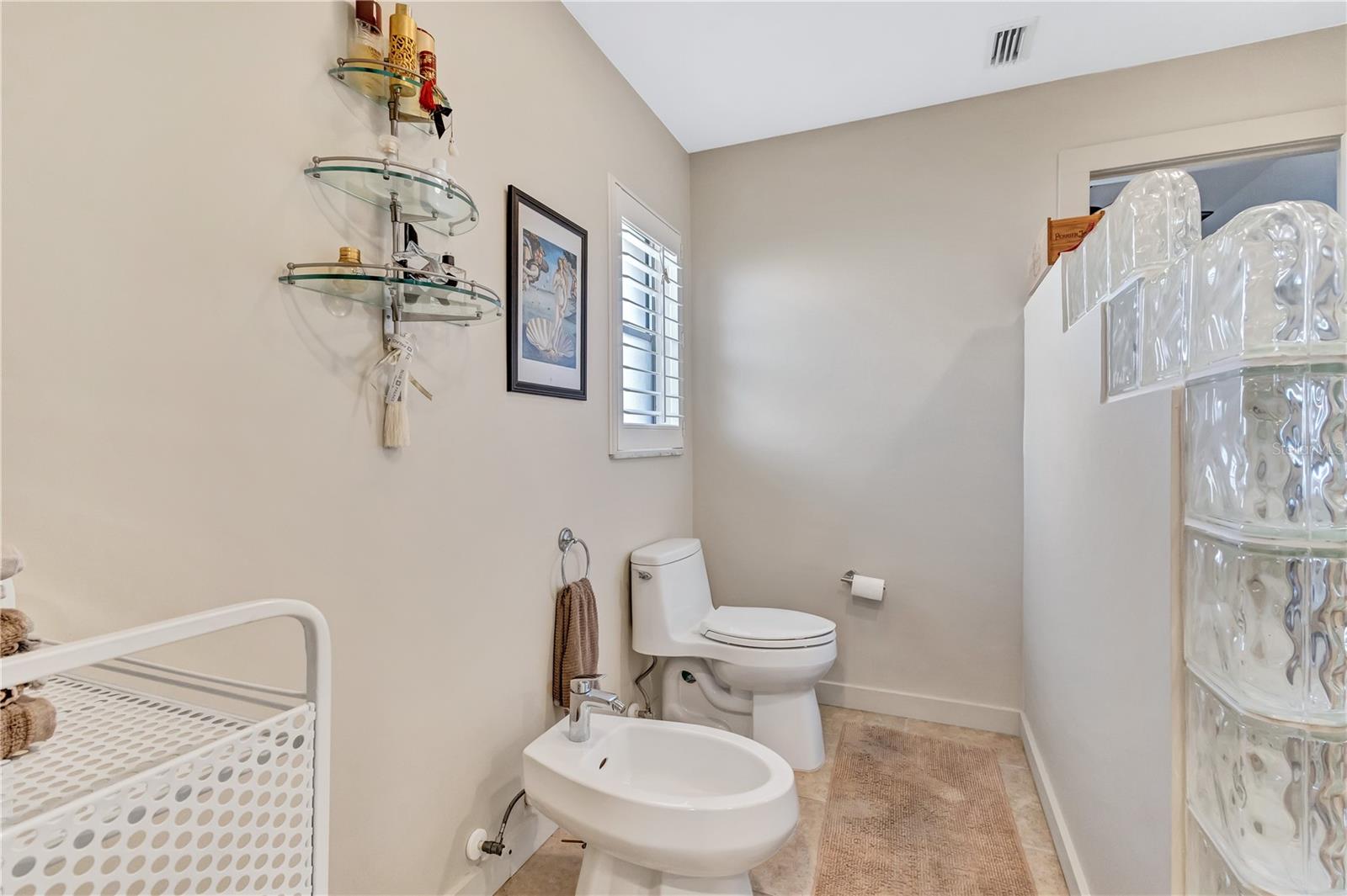Image 37 of 97 For 105 Inlets Boulevard 105