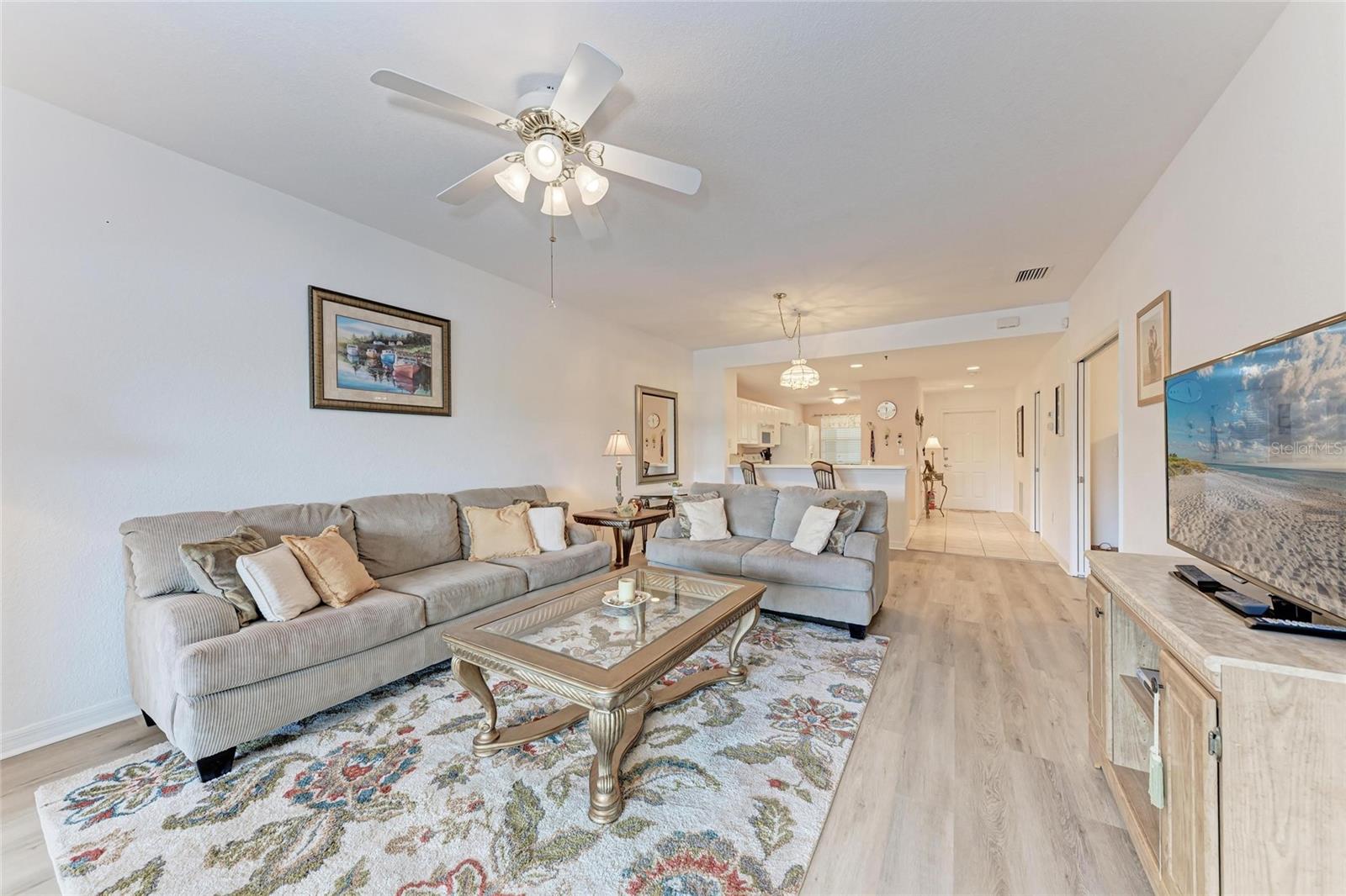 Image 10 of 45 For 6326 Grand Oak Circle 203