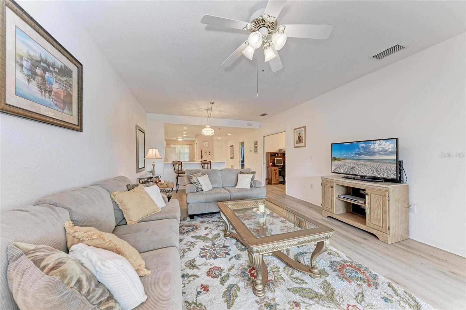 Image 11 of 45 For 6326 Grand Oak Circle 203