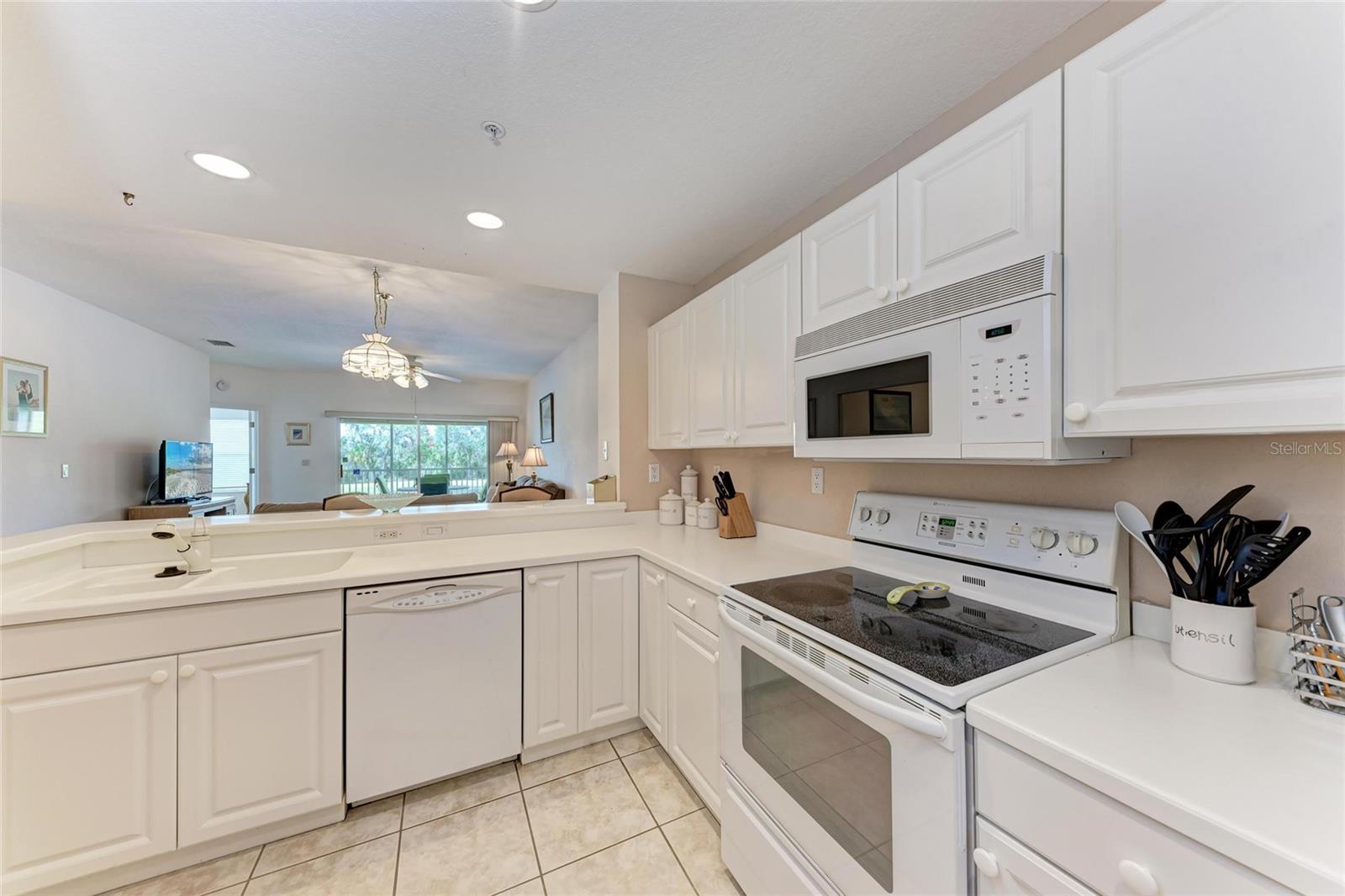 Image 14 of 45 For 6326 Grand Oak Circle 203