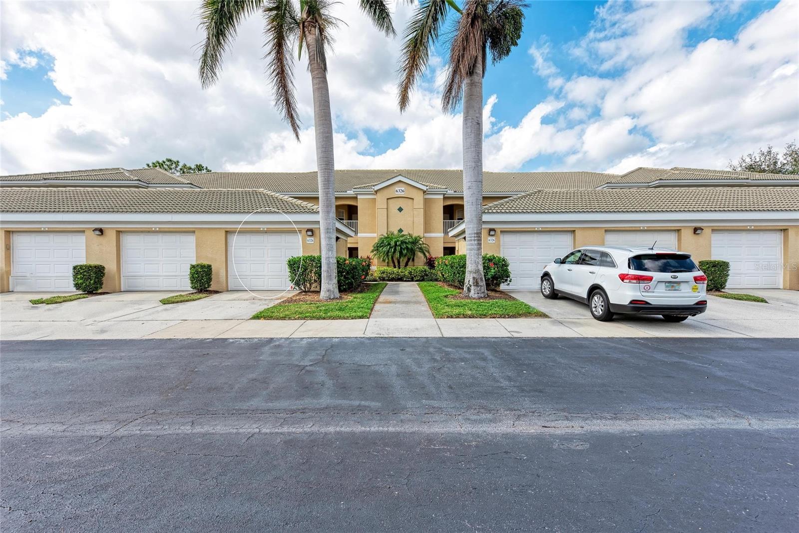 Image 3 of 45 For 6326 Grand Oak Circle 203