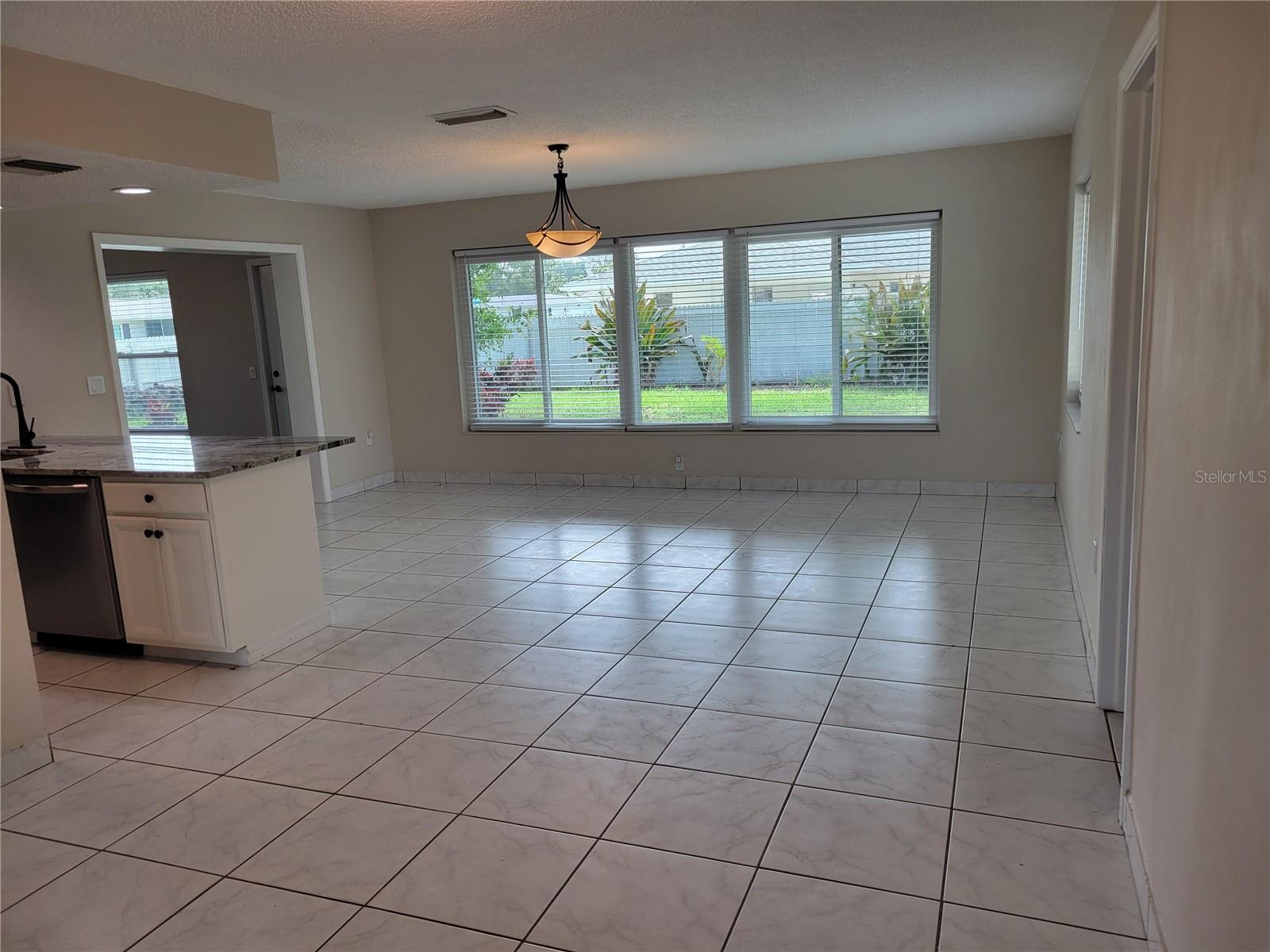 Image 4 of 22 For 268 Venice East Boulevard
